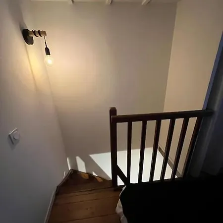 Joli Avec Cachet Dans Le Vieux Lägenhet
